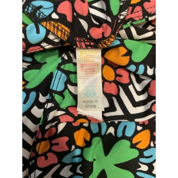 LuLaRoe Womens Leggings Size TC2 Black Shamrocks Clovers Floral Plus 18+ NWT - Picture 3 of 4